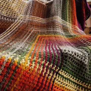 Hiedra Triangle Wrap