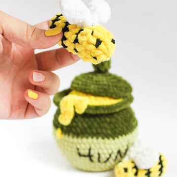Winnie the Pooh + Honeypot + bees (PDF + 7 videos)