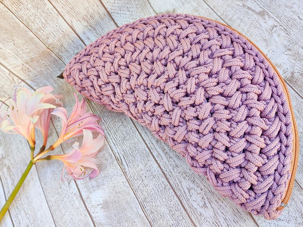 One-Piece Half Moon Clutch | Seamless Crochet Bag Pattern