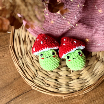 Mushroom frog amigurumi