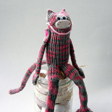 Thin cat  (knitted round)