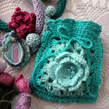 Granny Rose Pouch