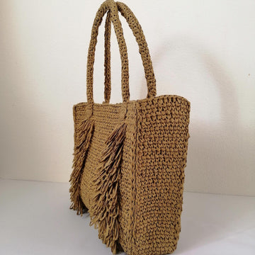 Fringe tote from raffia