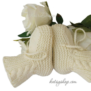 Baby booties with cable