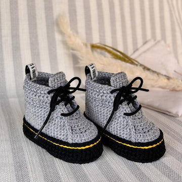 DIY baby shoes sneakers booties „Dr. Martens / Docs“
