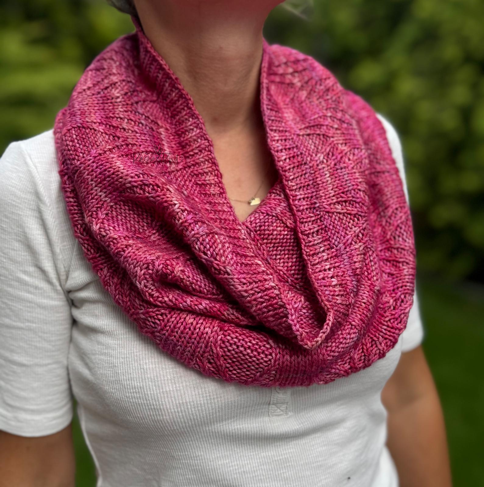 Yin Yarn Cowl