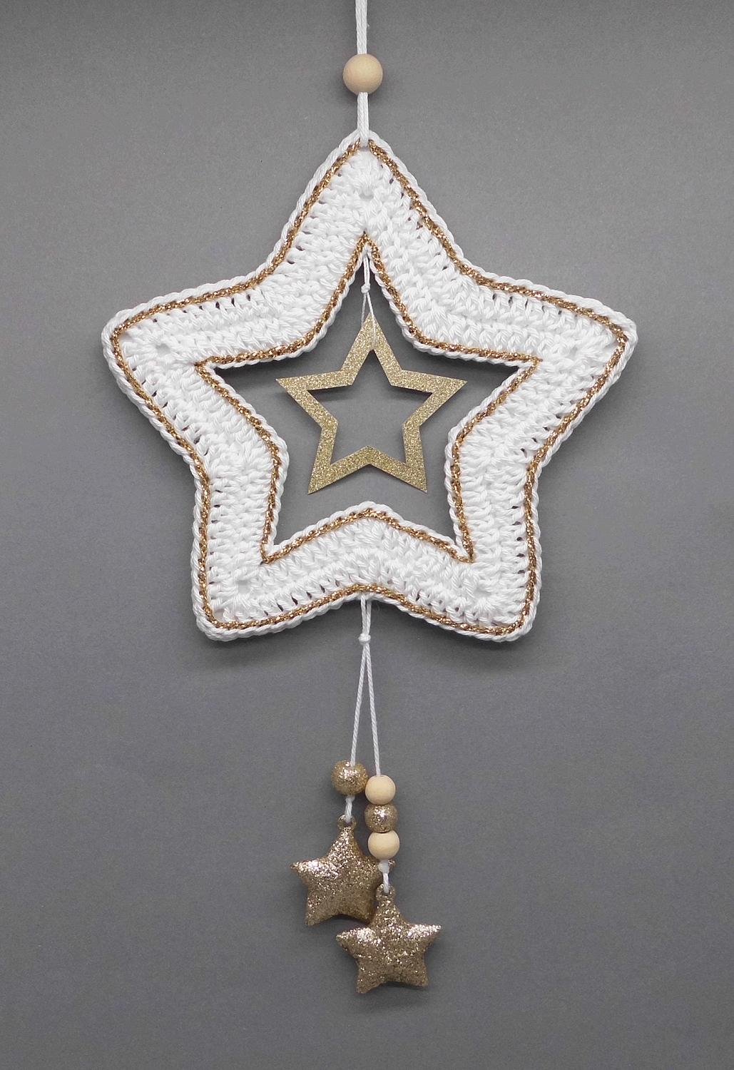 Crochet pattern star hanging decoration - super easy and versatile - from scraps of yarn