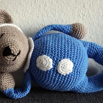 Häkelanleitung für die Schlafpuppe Bär Bruno ♥