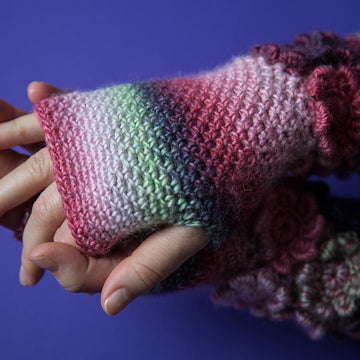 Lovers of flowers mittens