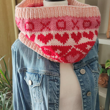 Hearts & Kisses Cowl