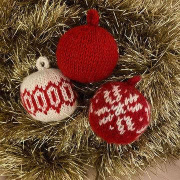 Christmas Baubles Knitting Pattern