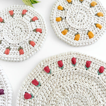 The Tulip Placemat & Doily Set 104