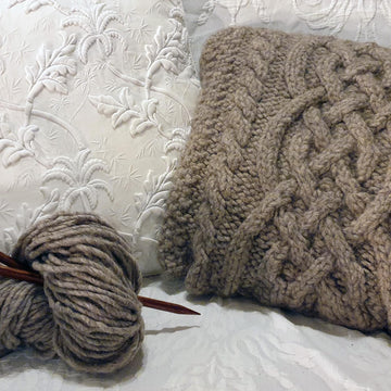 Jalla - Celtic cables cushion