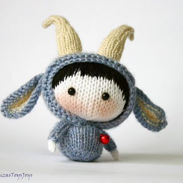 Blue Goat Doll Tanoshi series toy.