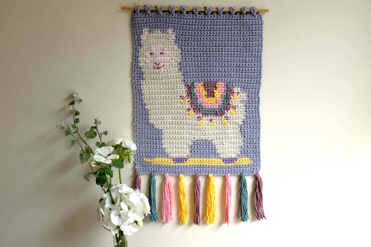 Alpaca llama wall hanging crochet pattern