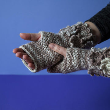 Lovers of flowers mittens