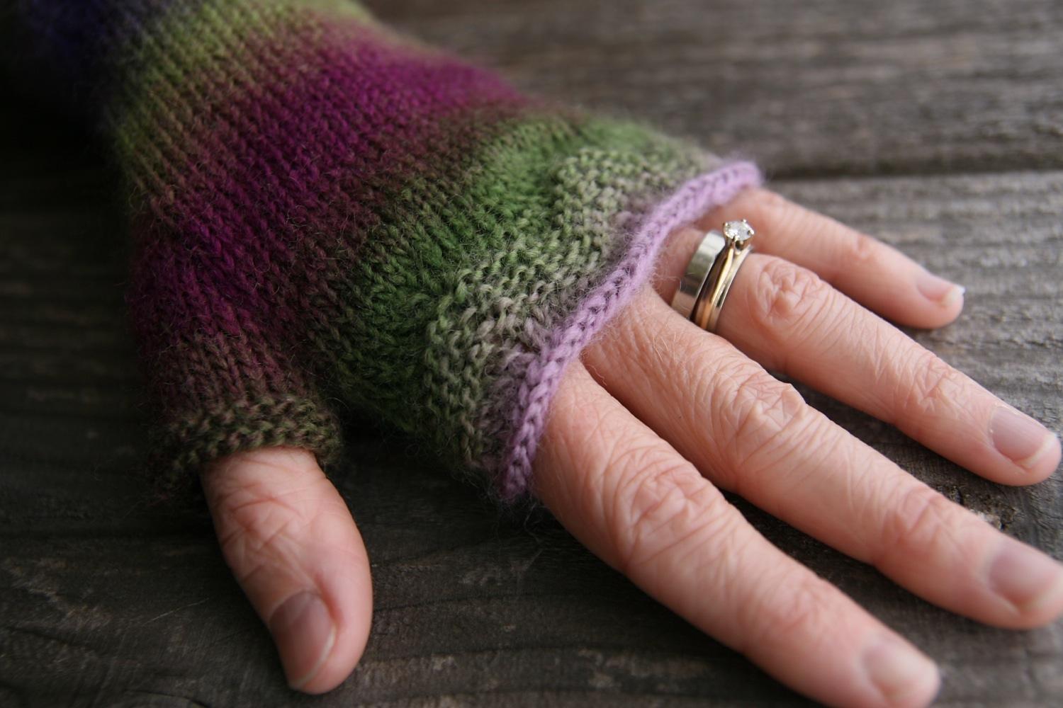 Arms Akimbo Mitts