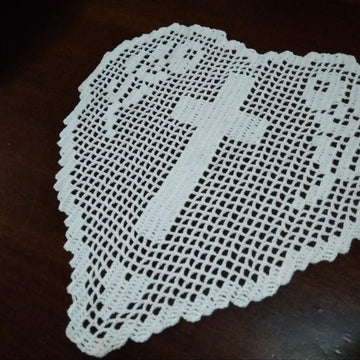 Doily cross heart filet