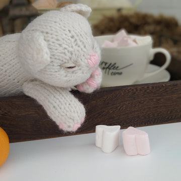 Kitten knitting pattern. Sleeping kitten knitting pattern