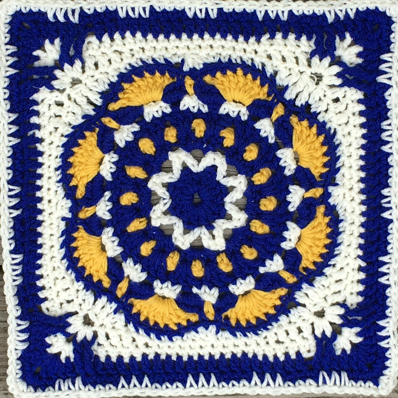 Daisy Girl Afghan Square