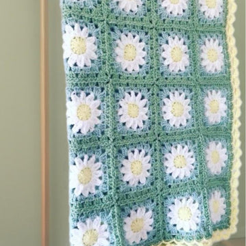 Daisy Crochet Blanket with Scallop Border