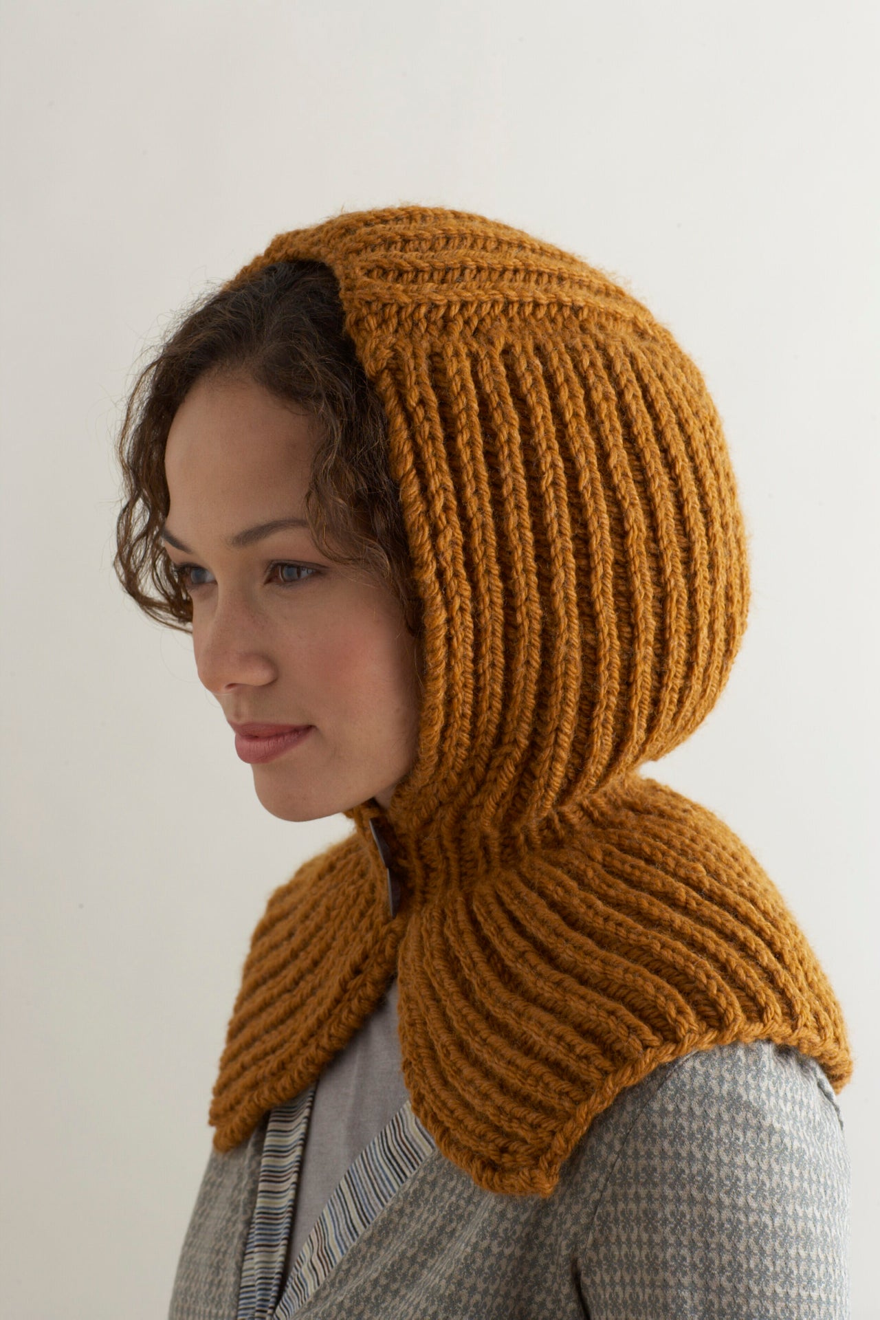 Seasonably Chic Hood in Lion Brand Wool-Ease Chunky - 70511AD