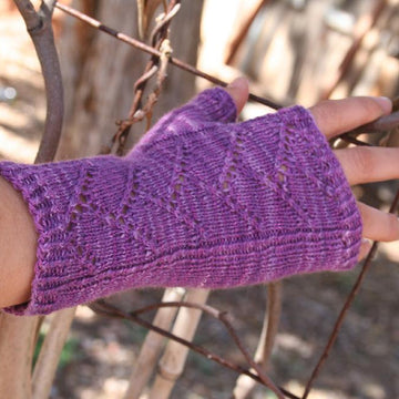 Sugar Plum Lace Mitts