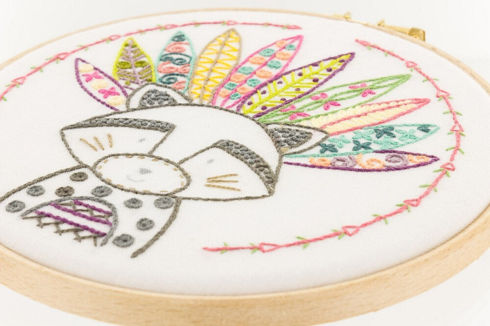 Un Chat Dans L'Aiguille Lulu Contemporary Embroidery Kit