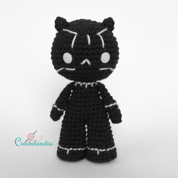 Black Panther amigurumi doll - crochet pattern by Crochelandia