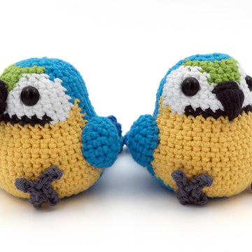 Amigurumi Blue and Gold Macaw