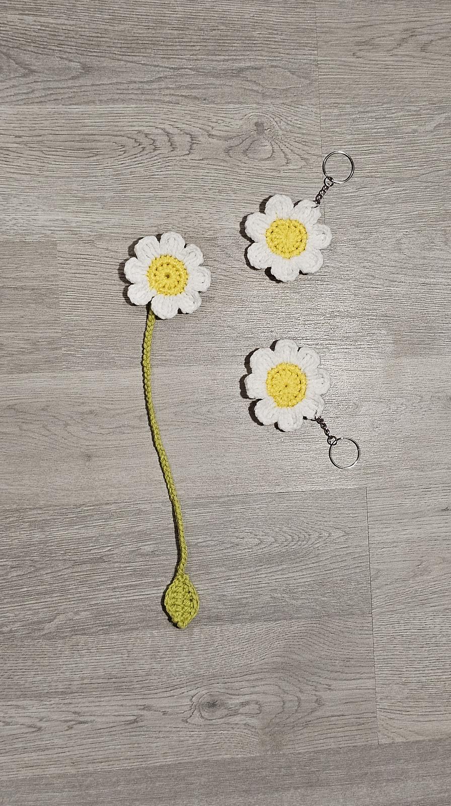 Daisy Keychain and Bookmark