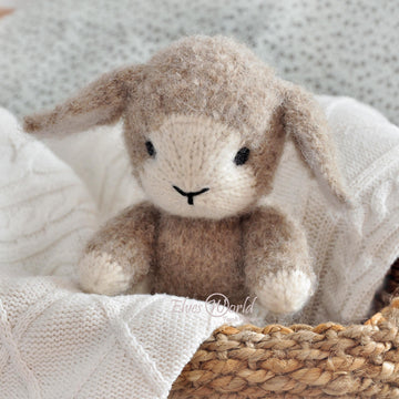 Baby Lamb knitting pattern, in the round pattern