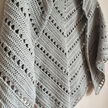 The Jamra Triangle Shawl