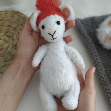 Mouse crochet pattern. Fluffy mouse pattern.