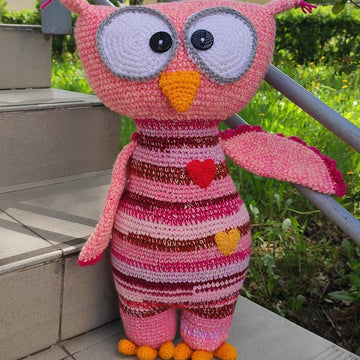 Scrap yarn owl