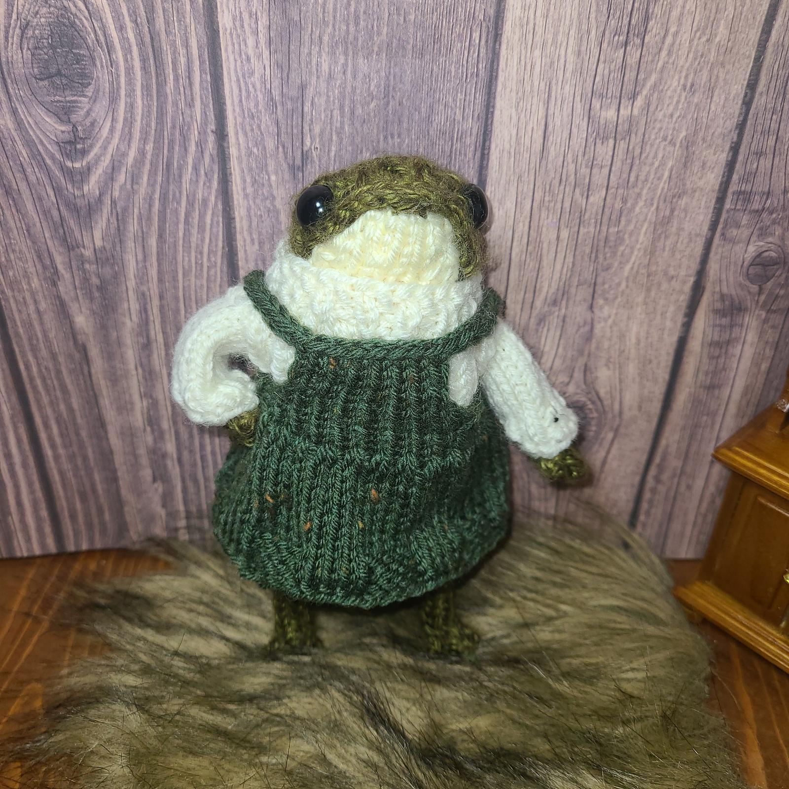 Froggy's Classic Pinafore