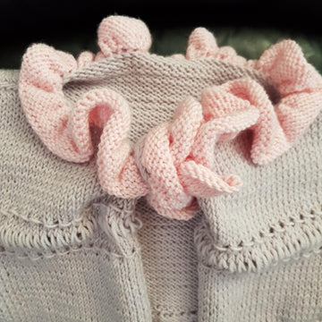 Frilly opened cardigan