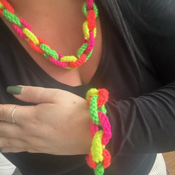 PAPER CHAIN CRAZE DK knitting pattern Hair Bun Wrap Necklace Bracelet Christmas Birthday Decorations Bunting