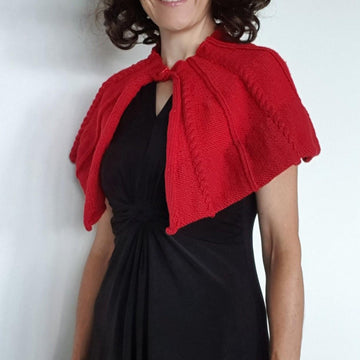 Rita - cabled cape