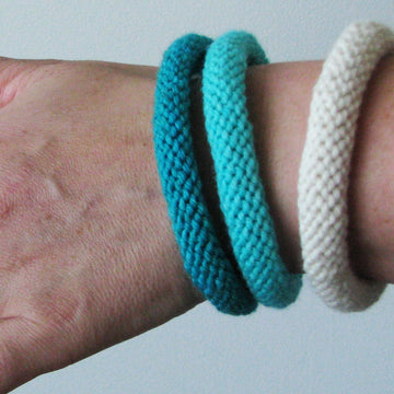 Easy knitted bangle
