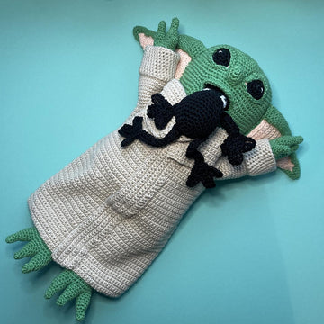 Wise Alien amigurumi