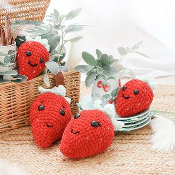 Crochet Strawberry (Fragola Family)