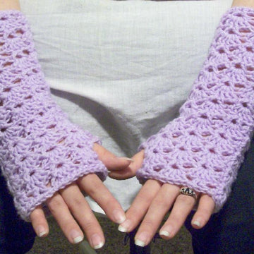 Lacy Scallops Fingerless Gloves