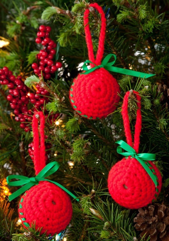 Easy Classic Ball Ornaments in Red Heart Super Saver Economy Solids - LW2692