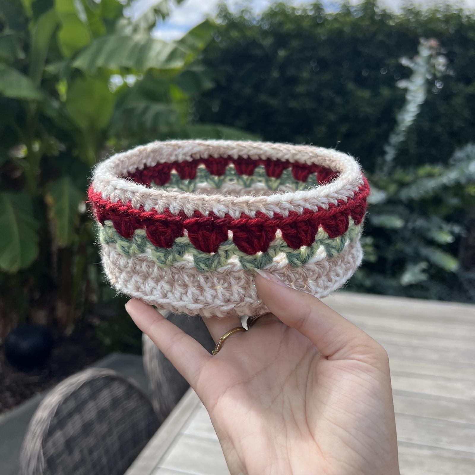 Round Tulip Basket