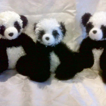 Pandas, one big, one small
