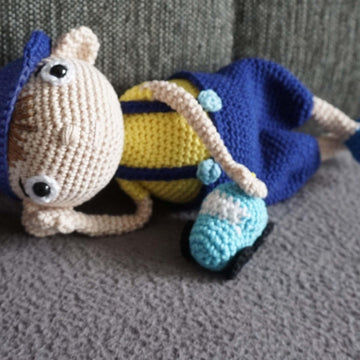 Amigurumi Häkelanleitung für den kleinen Jungen Valentin mit seinem Auto
