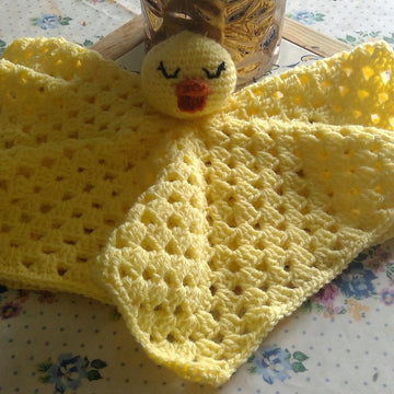 CROCHET PATTERN Duckie Lovey