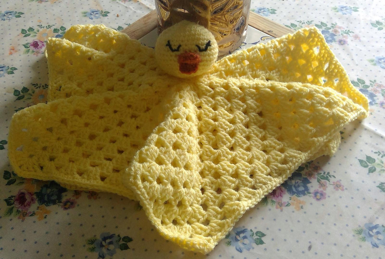 CROCHET PATTERN Duckie Lovey