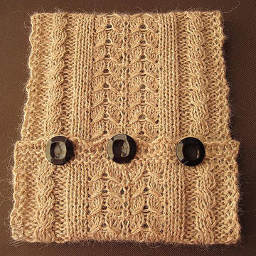 Reminiscence neck warmer